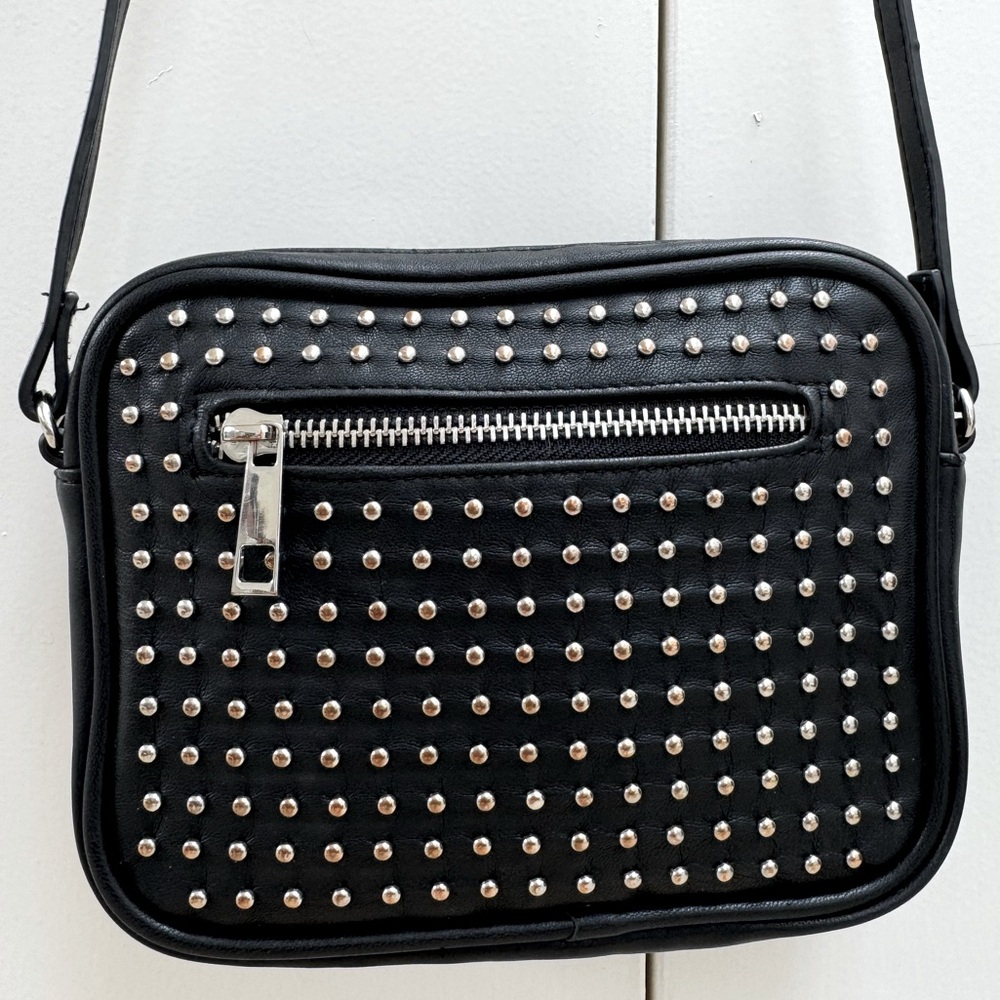 MOSSIMO BLACK CROSS BODY PURSE